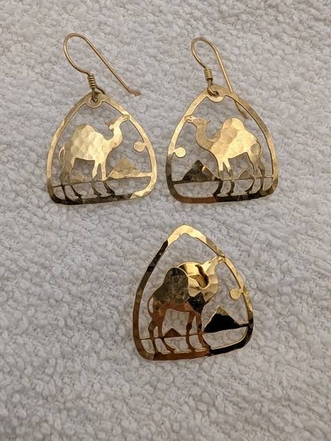 Wild Bryde Camel Earrings, Pin Landscape, Framed, Full-Body - Unofficial Wild Bryde Collector's Guide