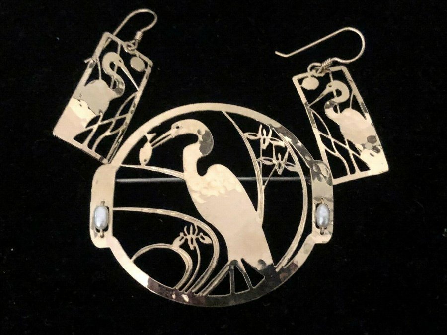 Wild Bryde Wading Bird Earrings, Brooch Species Ambiguous, Full-Body, Framed - Unofficial Wild Bryde Collector's Guide
