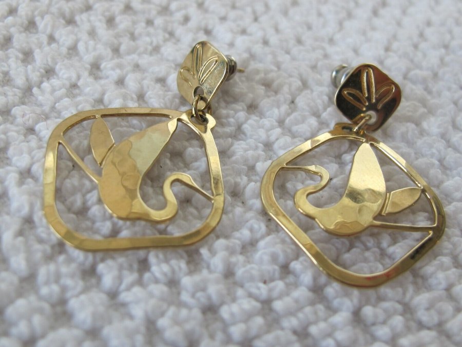 Wild Bryde Crane Earrings, Brooch Species Ambiguous, Full-Body, Framed - Unofficial Wild Bryde Collector's Guide