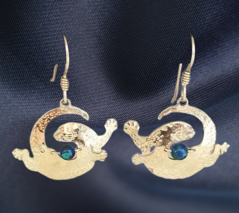 Wild Bryde Giant Otter Earrings Full Body, Hallmark Photo, Species Ambiguous - Unofficial Rainforest Collector's Guide