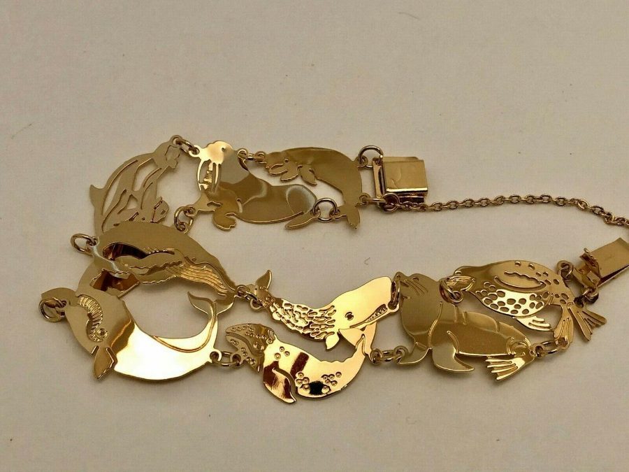 Wild Bryde Humpback Whale & Beluga Whale & Common Dolphin & Walrus & Leopard Seal & Sea Lion Bracelet Full-Body, Hallmark Photo, Species Photo - Unofficial Wild Bryde Collector's Guide