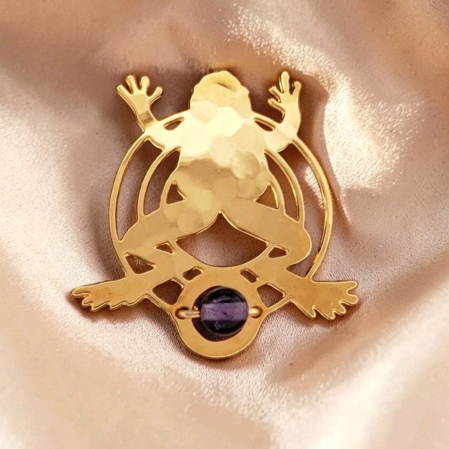 Wild Bryde Tree Frog Earrings, Pin Full-Body, Landscape, Hallmark Photo - Unofficial Wild Bryde Collector's Guide