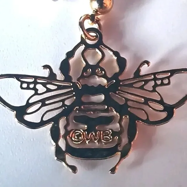 Wild Bryde Bumblebee Earrings, Posts Full-Body, Naturalistic, Hallmark Photo - Unofficial Wild Bryde Collector's Guide