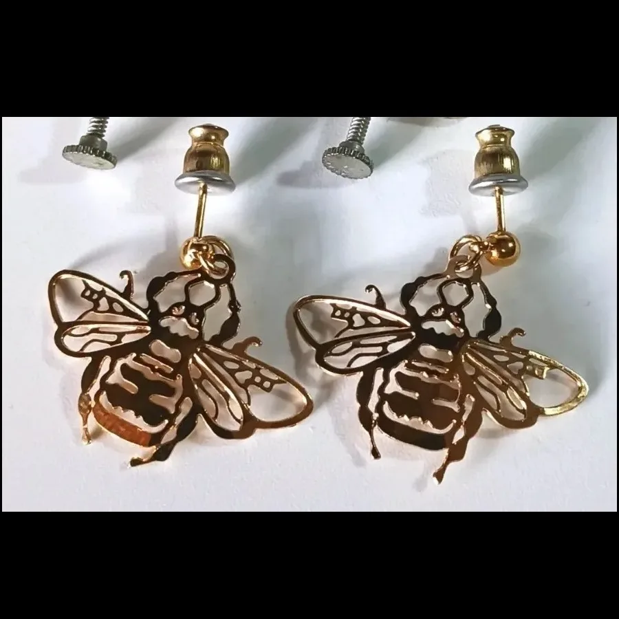 Wild Bryde Bumblebee Earrings, Posts Full-Body, Naturalistic, Hallmark Photo - Unofficial Wild Bryde Collector's Guide