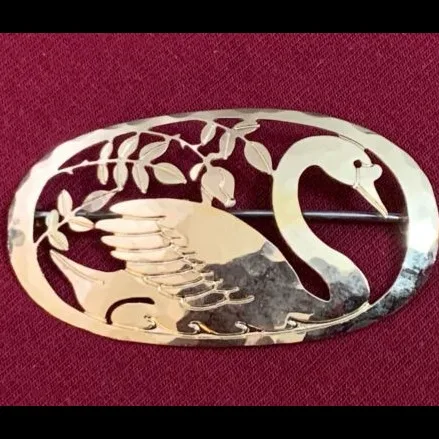 Wild Bryde Swan Brooch Full-Body, Landscape, Framed - Unofficial Wild Bryde Collector's Guide
