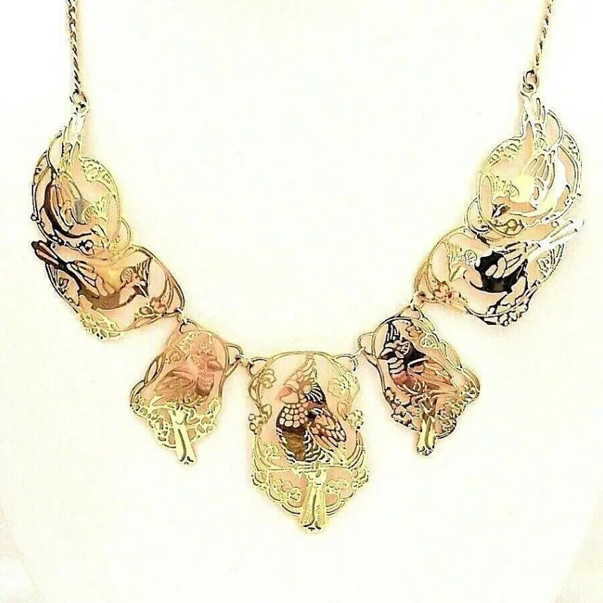 Wild Bryde Cardinal Necklace Full-Body, Framed, Landscape - Unofficial Wild Bryde Collector's Guide