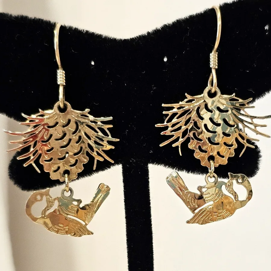 Wild Bryde Chickadee Earrings Full-Body, Naturalistic, Dangles or Articulation - Unofficial Wild Bryde Collector's Guide