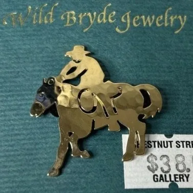 Wild Bryde Horse Brooch Full-Body, Hallmark Photo, Theme Overlap - Unofficial Wild Bryde Collector's Guide