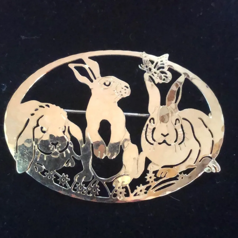Wild Bryde Domestic Rabbit Brooch Full-Body, Landscape, Framed - Unofficial Wild Bryde Collector's Guide