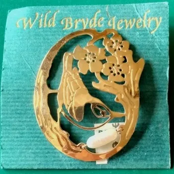 Wild Bryde Nuthatch Brooch Full-Body, Framed, Landscape - Unofficial Wild Bryde Collector's Guide
