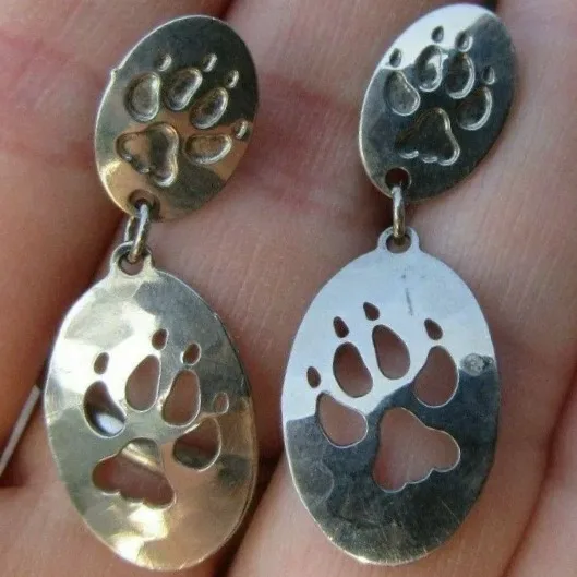 Wild Bryde Gray Wolf Earrings Framed, Dangles or Articulation, Hallmark Photo - Unofficial Wild Bryde Collector's Guide