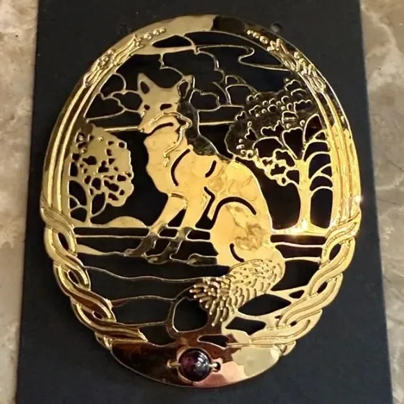 Wild Bryde Fox Brooch Full-Body, Framed, Landscape - Unofficial Wild Bryde Collector's Guide