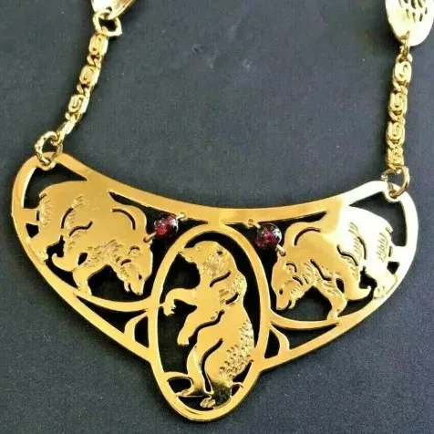 Wild Bryde Grizzly Bear Necklace Full-Body, Framed, Beading - Unofficial Wild Bryde Collector's Guide