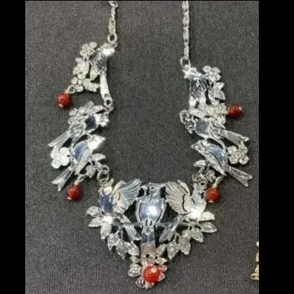 Wild Bryde Cardinal Necklace Full-Body, Landscape, Dangles or Articulation - Unofficial Wild Bryde Collector's Guide