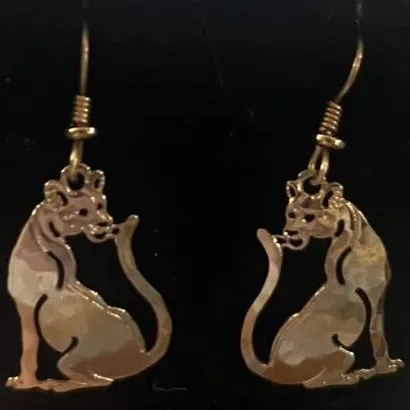 Wild Bryde Cougar Earrings Full-Body, Hallmark Photo, Species Photo - Unofficial Wild Bryde Collector's Guide