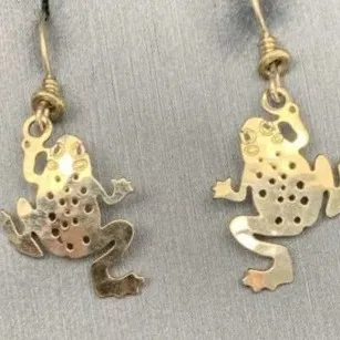 Wild Bryde Toad Earrings Full-Body, Hallmark Photo - Unofficial Wild Bryde Collector's Guide