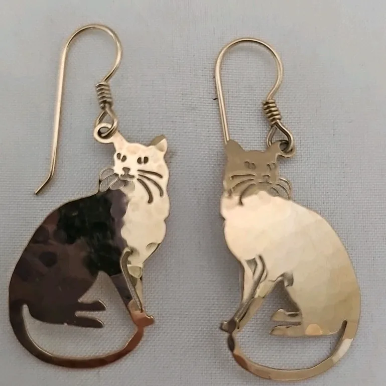 Wild Bryde Abyssinian Earrings, Pin Full-Body, Hallmark Photo - Unofficial Wild Bryde Collector's Guide