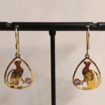 Wild Bryde Siamese Earrings Full-Body, Framed, Hallmark Photo - Unofficial Wild Bryde Collector's Guide