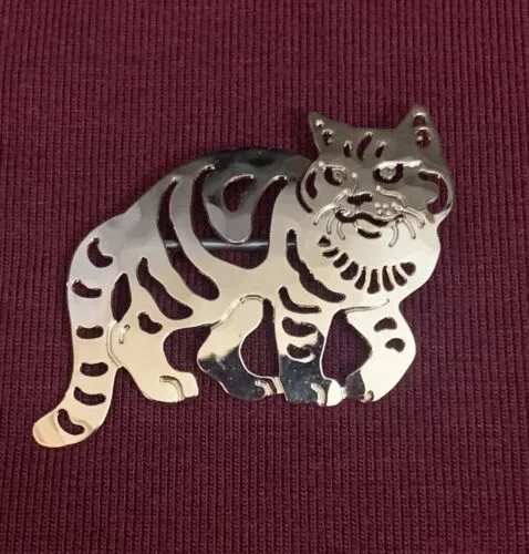 Wild Bryde Tabby Brooch Full-Body - Unofficial Wild Bryde Collector's Guide