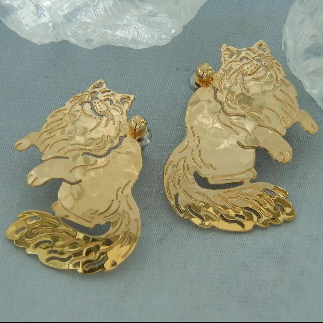 Wild Bryde Persian Earrings, Posts Full-Body, Hallmark Photo - Unofficial Wild Bryde Collector's Guide