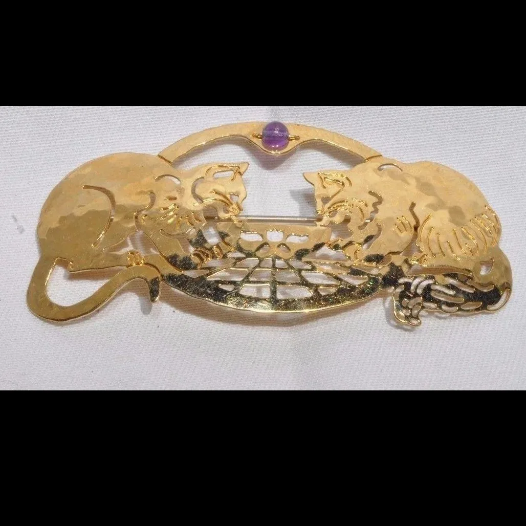 Wild Bryde Cat Brooch Full-Body, Landscape, Framed - Unofficial Wild Bryde Collector's Guide