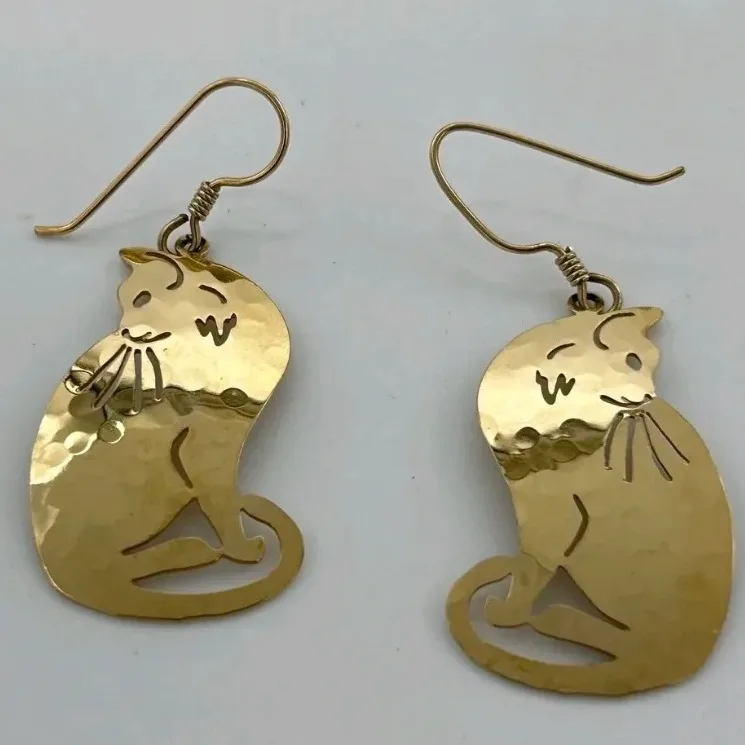 Wild Bryde Domestic Longhair Earrings Full-Body, Hallmark Photo - Unofficial Wild Bryde Collector's Guide