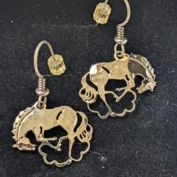 Wild Bryde Mustang Earrings Full-Body, Landscape, Hallmark Photo - Unofficial Wild Bryde Collector's Guide