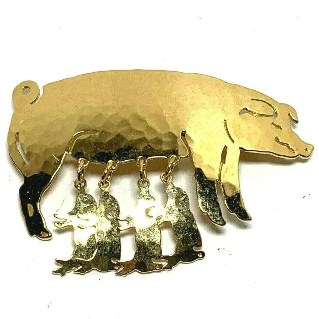Wild Bryde Sow & Piglet Brooch Full-Body, Dangles or Articulation, Pairs and Families - Unofficial Wild Bryde Collector's Guide