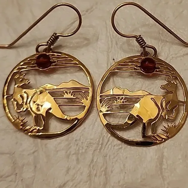 Wild Bryde Kangaroo Earrings Full-Body, Framed, Landscape - Unofficial Wild Bryde Collector's Guide