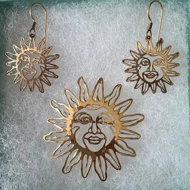 Wild Bryde Sun Earrings, Brooch Face Only, Whimsical, Hallmark Photo - Unofficial Wild Bryde Collector's Guide