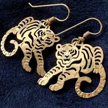 Wild Bryde Tiger Earrings, Pendant Full-Body, Whimsical, Hallmark Photo - Unofficial Wild Bryde Collector's Guide