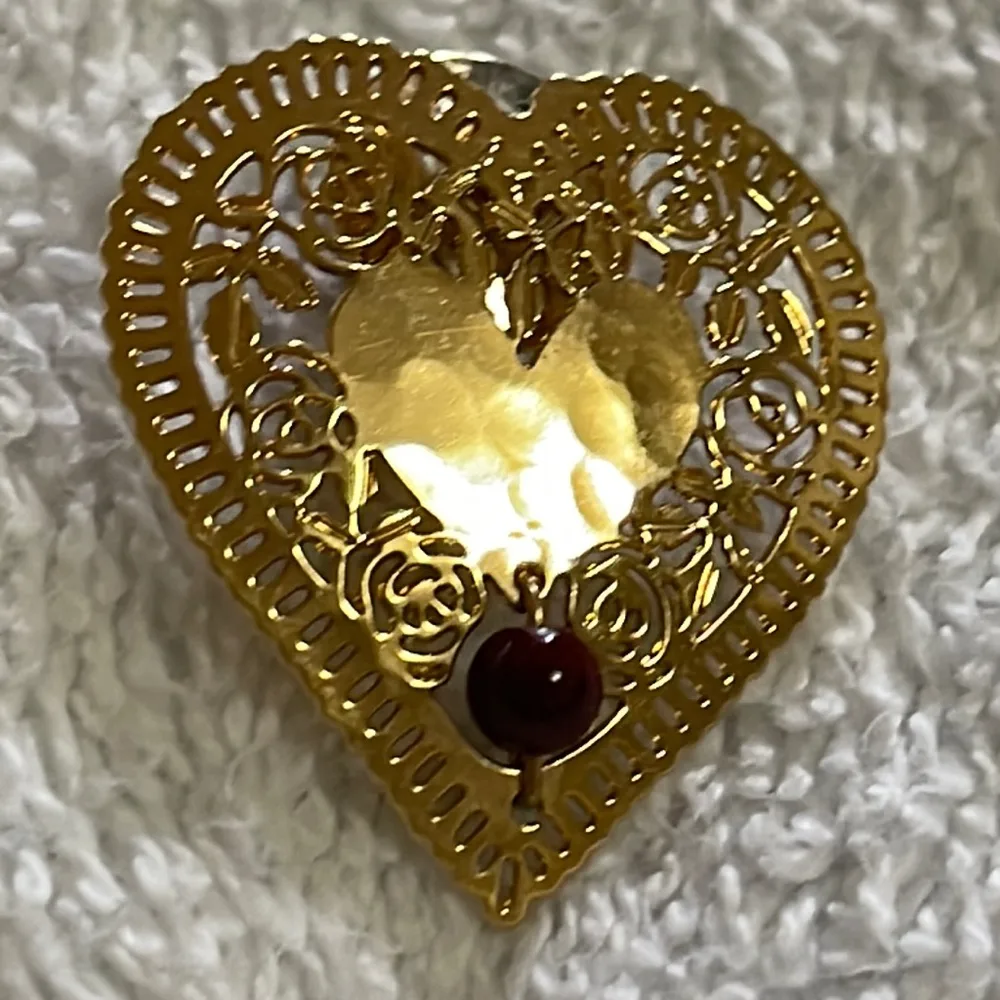 Wild Bryde Heart Earrings, Pin Beading - Unofficial Wild Bryde Collector's Guide