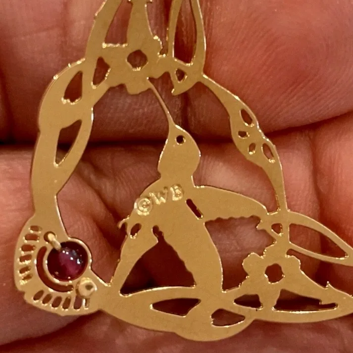 Wild Bryde Anna's Hummingbird Necklace Full-Body, Framed, Landscape - Unofficial Wild Bryde Collector's Guide