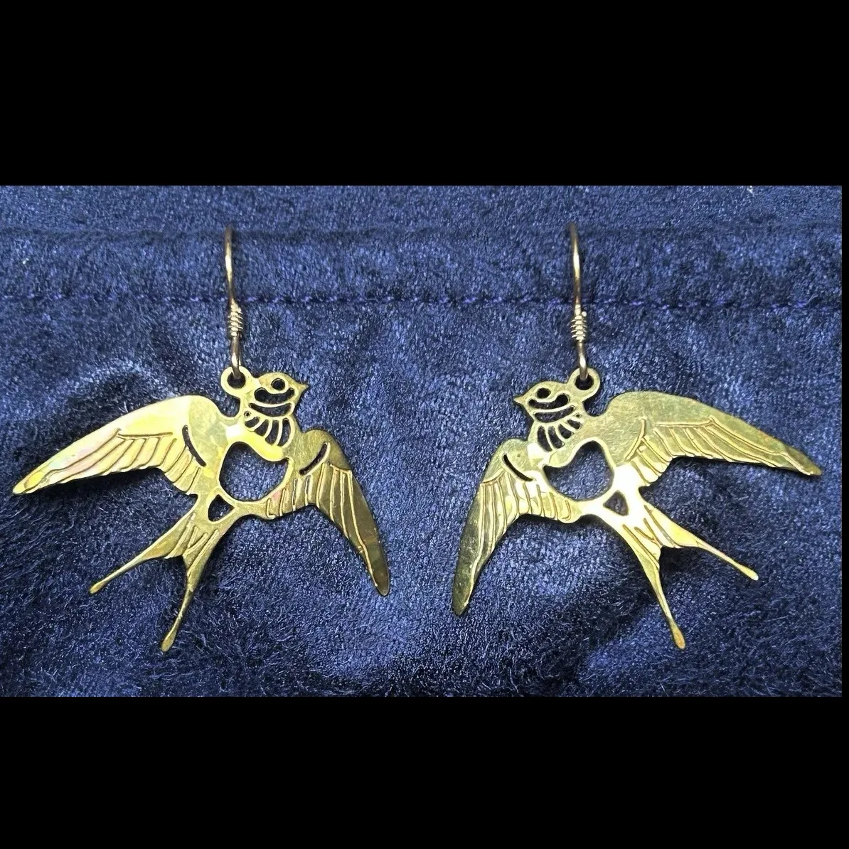 Wild Bryde Swallow Earrings Full-Body, Naturalistic, Hallmark Photo - Unofficial Wild Bryde Collector's Guide