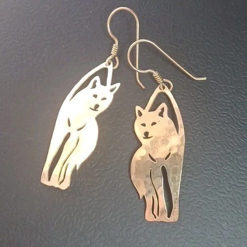Wild Bryde Gray Wolf Earrings, Brooch Full-Body, Framed - Unofficial Wild Bryde Collector's Guide